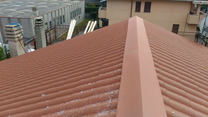 Rifacimento tetto civile con pannello finto coppo a Meda (MB) Rifacimento tetto civile con pannello finto coppo a Meda (MB)