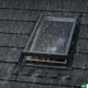 Lucernario Velux installato su tetto a falda in mansarda abitata in Lombardia