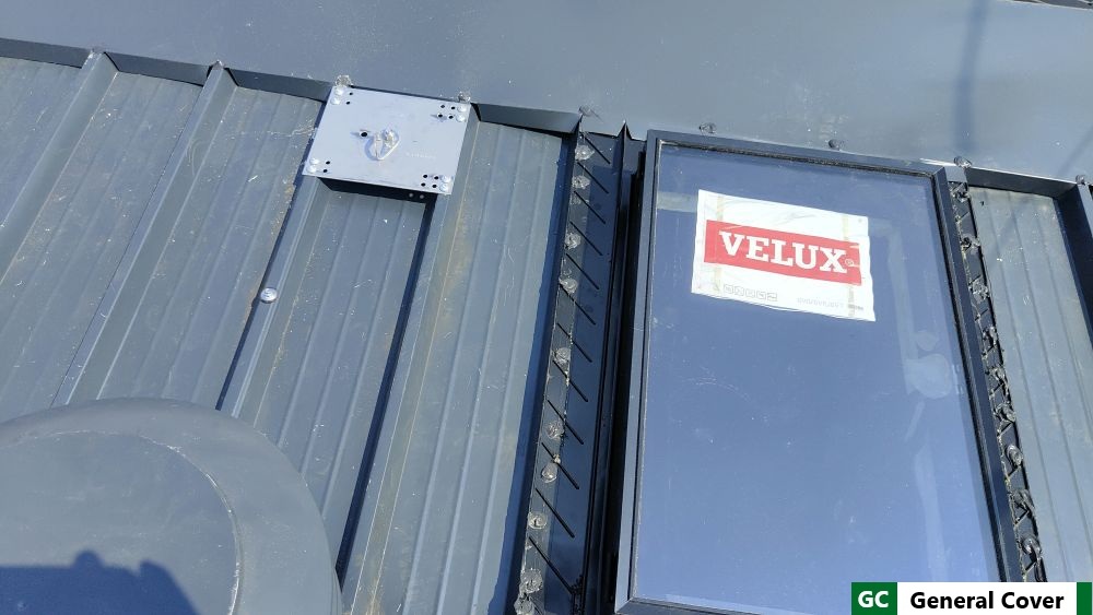 Lucernario Velux VLT per locali non abitabili con telaio in legno e battente in alluminio