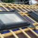 Finestra Velux installata su tetto in mansarda luminosa in Lombardia