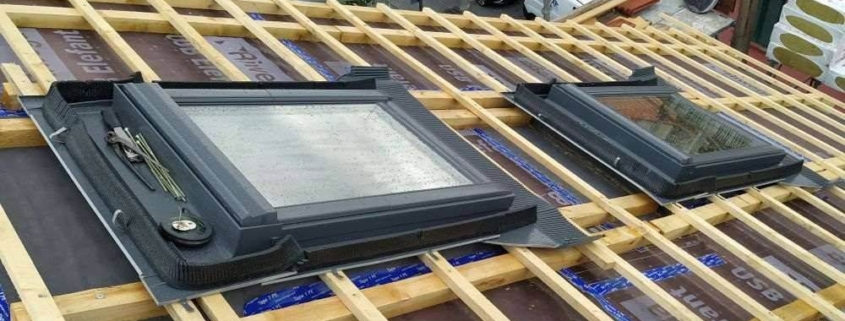 Finestra Velux installata su tetto in mansarda luminosa in Lombardia